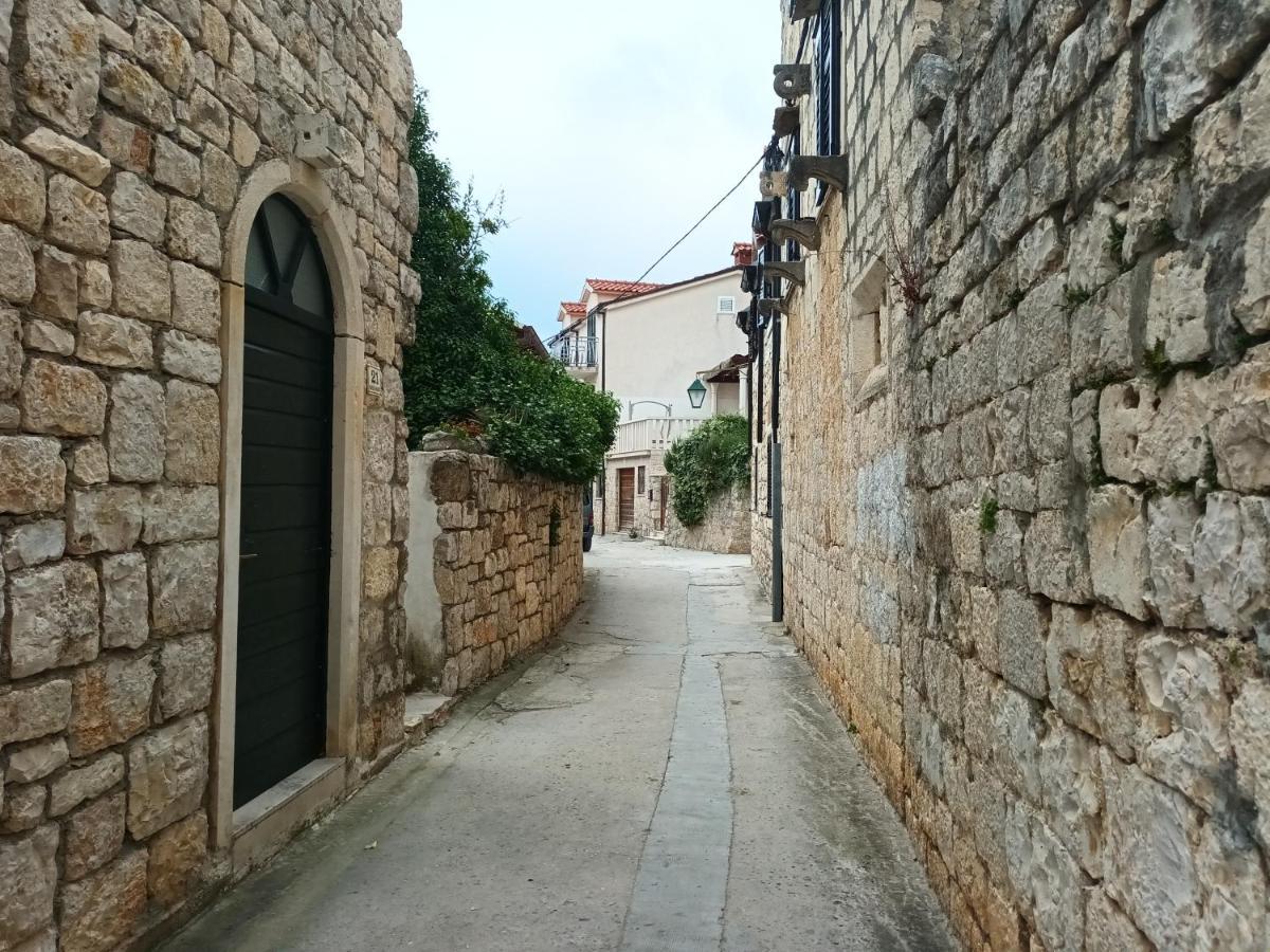 Jesliving Hvar - 2 Bedroom Elegant Apartment With Sea View In Historic Center Of Hvar Town Exterior foto